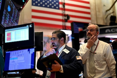 Wall Street vuelve a caer por la guerra comercial tras conocerse arancel del 145% a China