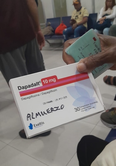 Entre farmacias y plataforma; el recorrido de los pacientes para conseguir sus medicamentos