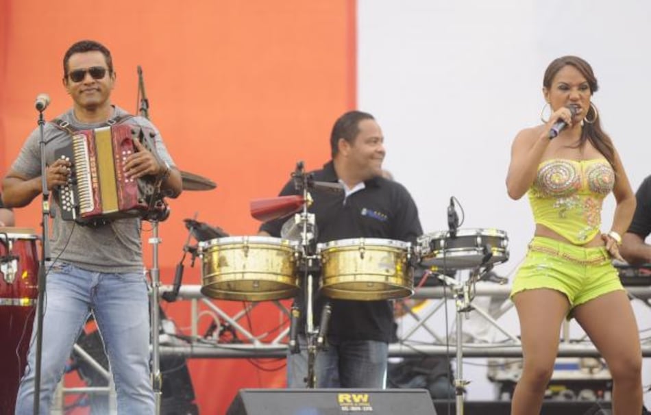 Roban equipos musicales del conjunto de Samy y Sandra Sandoval