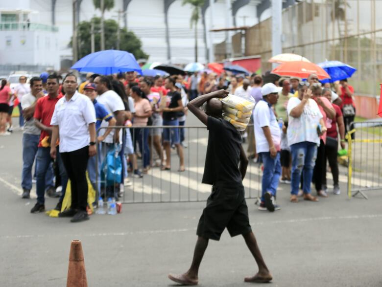Sigue la venta de arroz en la arena Roberto Durán, más de 182 mil libras se han vendido