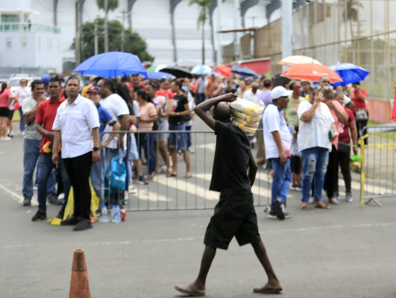 Sigue la venta de arroz en la arena Roberto Durán, más de 182 mil libras se han vendido