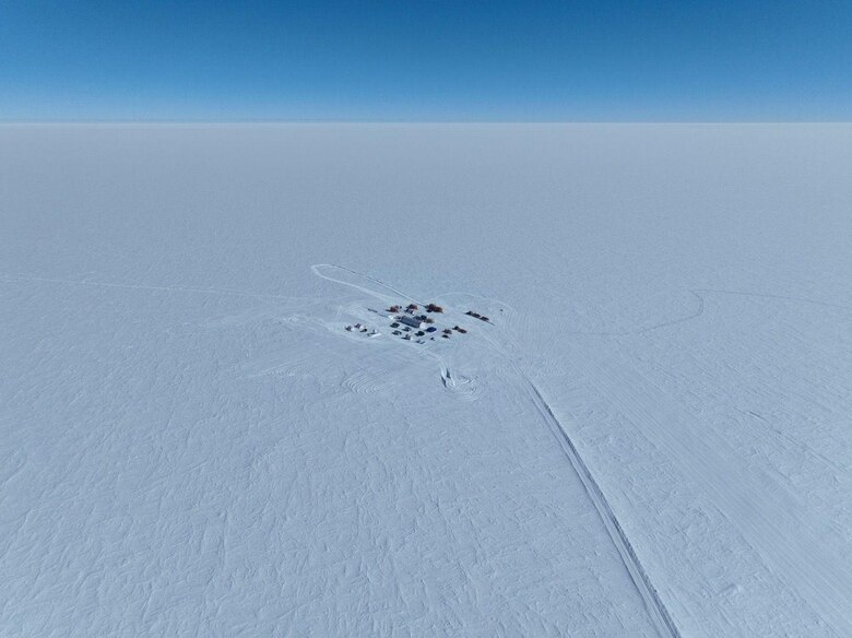 Por qué el trozo de hielo más antiguo de la Tierra, recogido en la Antártida, puede ‘revolucionar’ lo que sabemos del cambio climático