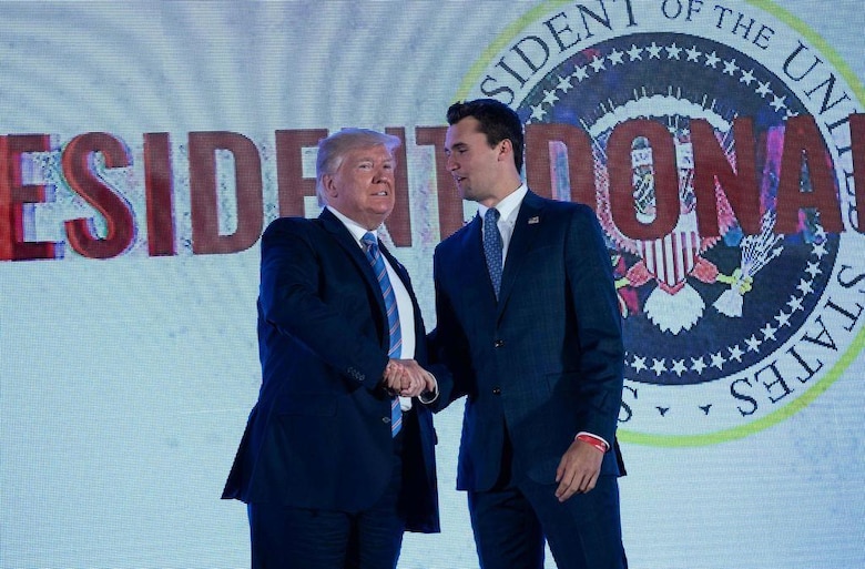 Quién era Charlie Kirk, el comentarista conservador y aliado de Trump asesinado de un disparo en una universidad en Utah