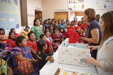 Cunas de cartón, de Finlandia a Panamá