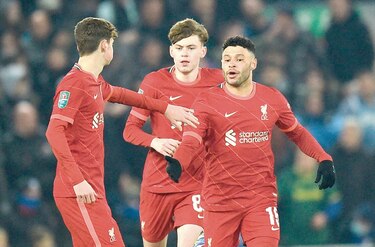 Premier League aplaza dos partidos por casos de Covid-19