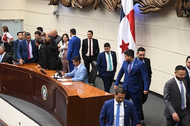 Asamblea crea comisión para investigar gestión de la rectora de Unachi, Etelvina de Bonagas