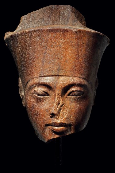Subastaron en 5.7 millones de dólares busto de Tutankamón reclamado por Egipto