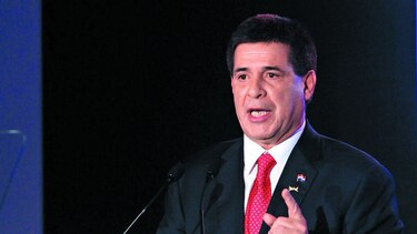 Presidente paraguayo Horacio Cartes presenta renuncia para asumir como senador