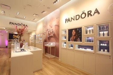 Pandora LATAM finaliza su relación comercial con Mohinani Group S.A., operador de franquicias en la región