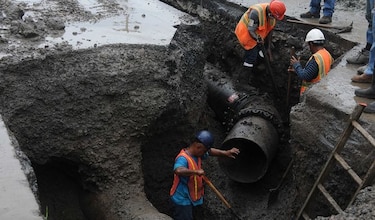 Perforan tubería de 24 pulgadas y dejan sin agua a 25 barriadas