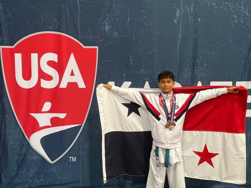 El panameño Lucas Ruiloba, de 11 años, dominó el US Open de Karate en Estados Unidos