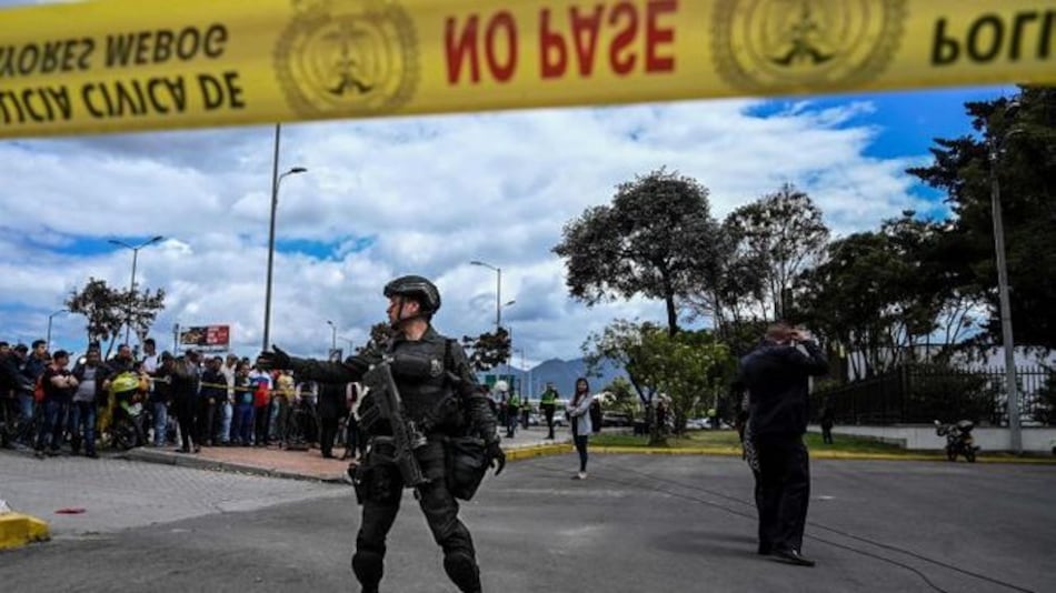 Gobierno de Colombia atribuye al ELN mortífero ataque con coche bomba en Bogotá