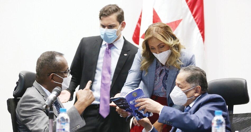 Diputados debaten su reglamento interno