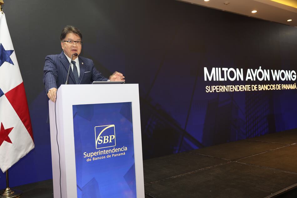 Regulador bancario alerta sobre riesgo de perder el grado de inversión 