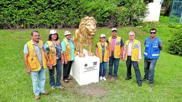 Club de Leones de El Valle desvela monolito de león