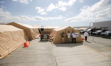 Estados Unidos dona hospitales de emergencia
