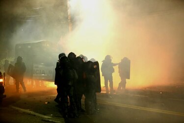 Manifestantes y policías se enfrentan en los predios de la Universidad de Panamá