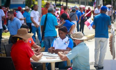Meduca comienza a retener salarios a los docentes