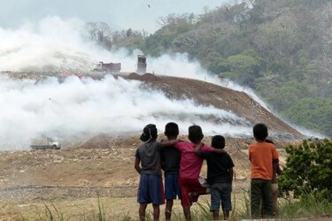 Continúa análisis del ambiente, tras fuego en vertedero