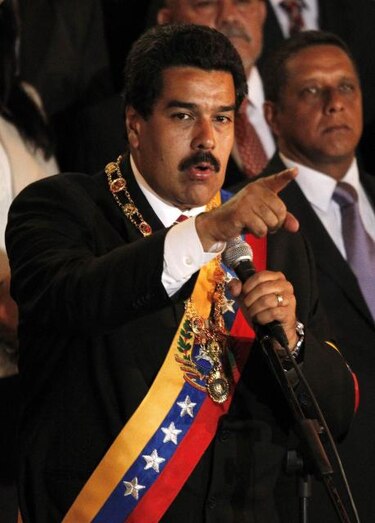 Maduro acusa a candidato opositor de promover la violencia