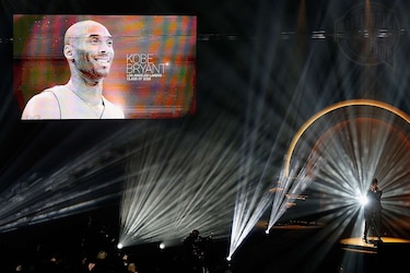 ‘Lo conseguiste’, le dice Vanessa Bryant a Kobe tras ingresar al Salón de la Fama