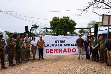 Botes, vehículos y motores: embajador de EUA viaja al Darién para entregar equipos que frenen la migración y combatan el crimen