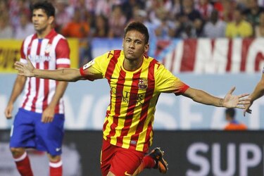 Neymar marca su primer gol con el Barcelona y Messi se lesiona