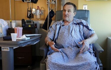 Hombre con pene trasplantado espera ser un 'hombre completo'