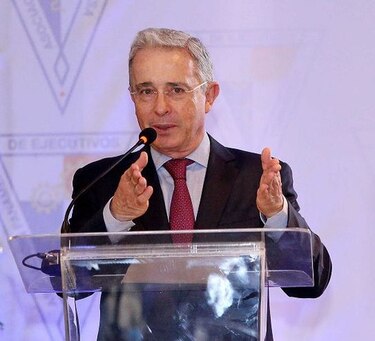 Expresidente de Colombia Álvaro Uribe, operado 'con éxito' de la próstata