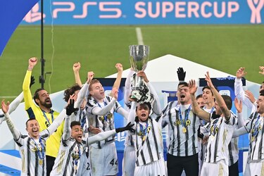 La Juventus gana la ‘Supercoppa’, Pirlo su primer título como entrenador