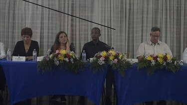 Informe sobre consultas de reformas constitucionales debe estar listo a más tardar el 13 de octubre