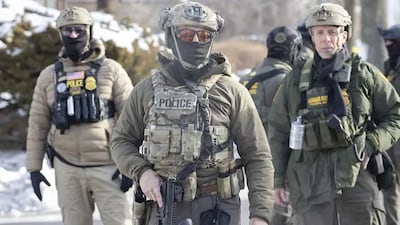 Agente de ICE dispara en la pierna a una persona en Mineápolis al intentar arrestarlo