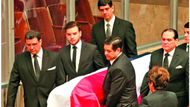 Asamblea despide al Caballero de la Política