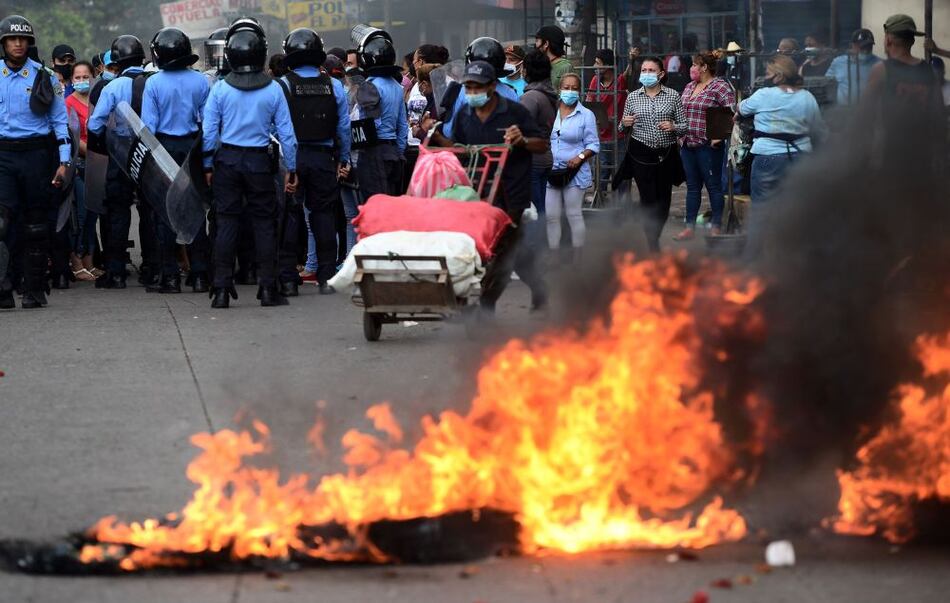 Vendedores hondureños protestan por restricciones