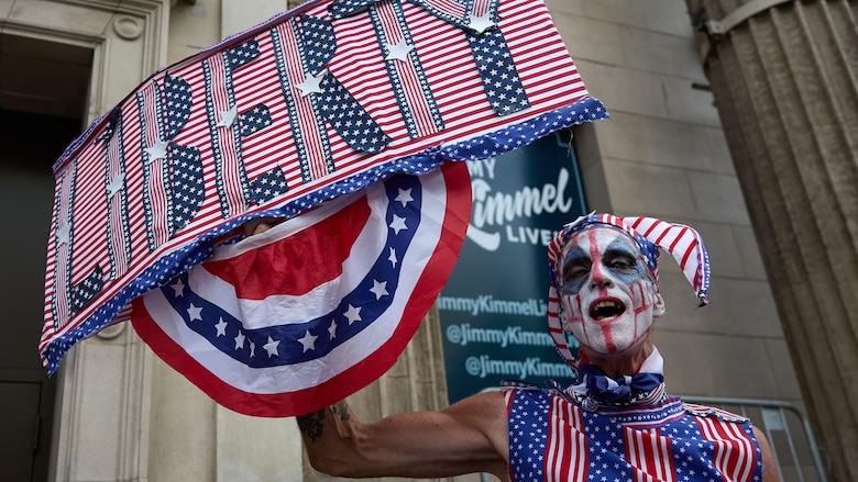 ‘Nunca fue mi intención minimizar el asesinato de un joven’: Jimmy Kimmel defiende la libertad de expresión en su regreso a la TV