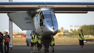 Avión solar suspende viaje en Hawai por daño en batería