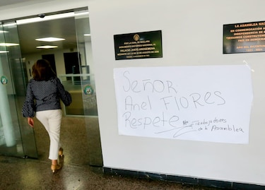 ‘No somos botellas’: funcionarios de la Asamblea reclaman pago de quincena vencida