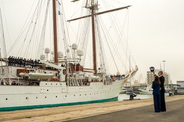 La reina Letizia viaja a Panamá para ver a la princesa Leonor en escala del buque Elcano