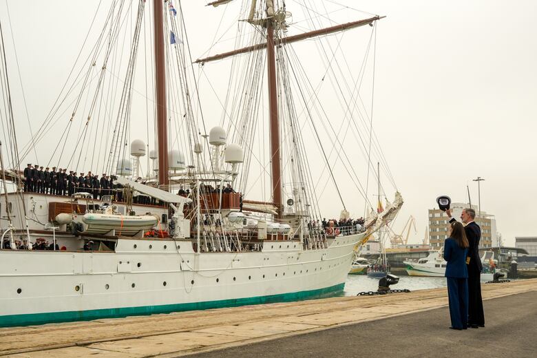La reina Letizia viaja a Panamá para ver a la princesa Leonor en escala del buque Elcano