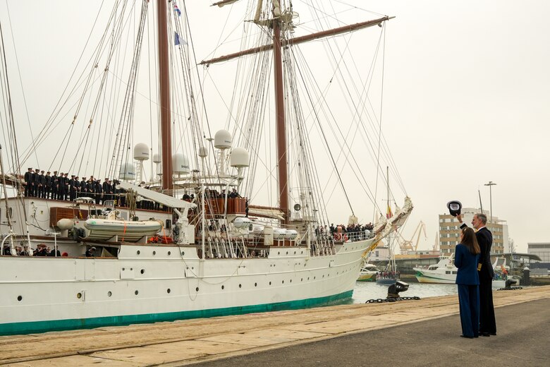La reina Letizia viaja a Panamá para ver a la princesa Leonor en escala del buque Elcano