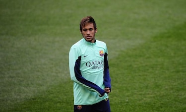 Neymar es baja por una gastroenteritis; Xavi entra en la convocatoria