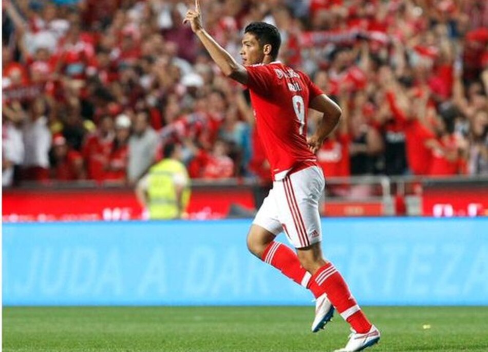 El mexicano Raúl Jiménez evita la derrota del Benfica en Kazajistán