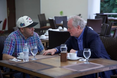 Senador demócrata se reúne con el salvadoreño Kilmar Ábrego, quien fue deportado por error