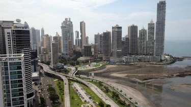 Inspeccionan a bancos citados en casos de corrupción