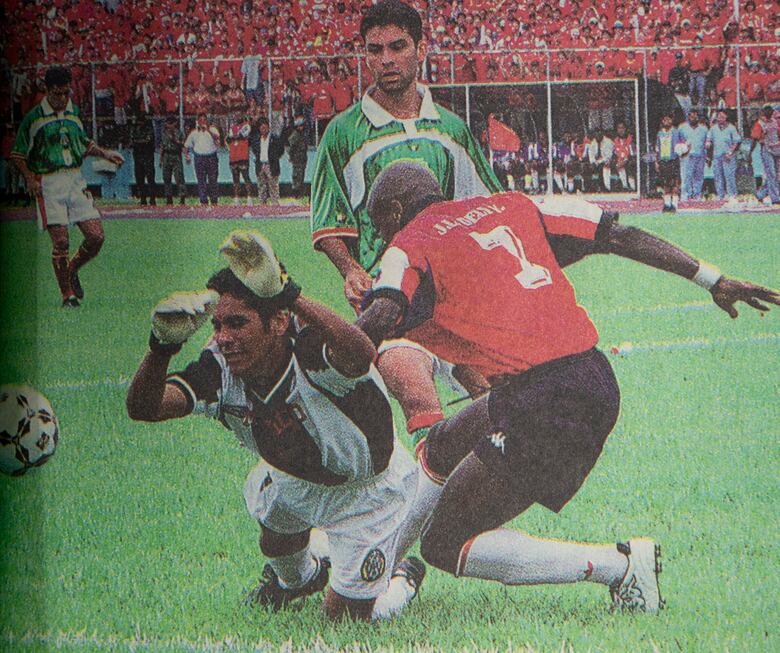 Somos la Marea Roja: A 25 años del partido que masificó una pasión