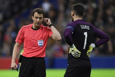 Árbitros quieren que oficiales en la cancha puedan ver video