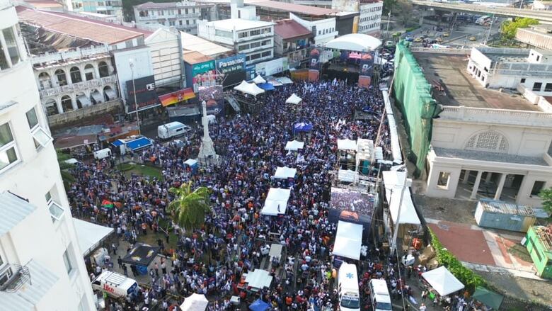 El balance de los cierres de campaña: discursos, música, hoteles y plazas públicas