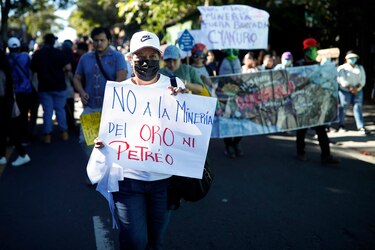 Iglesia católica lamenta la decisión de permitir la minería en El Salvador 