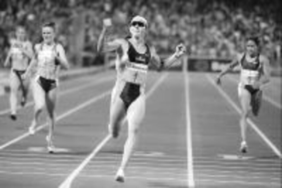 Ana Guevara fija marca mundial en 300 metros