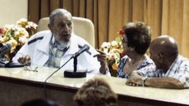 Fidel Castro reaparece y visita a maestros queseros